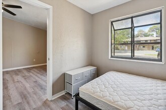 511 SW 69th St, Unit C in Gainesville, FL - Building Photo - Building Photo