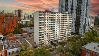 Signature Place in Edmonton, AB - Building Photo