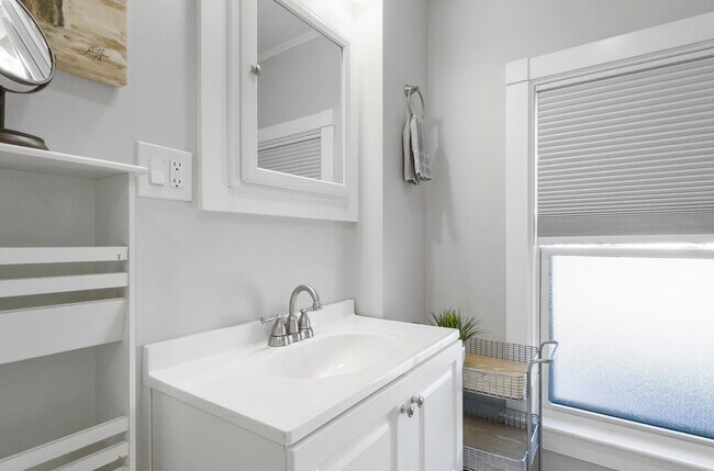 87 Pleasant St in Rockland, ME - Foto de edificio - Building Photo