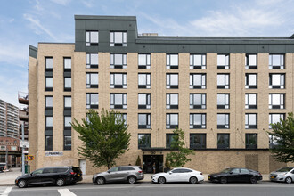 120-150 Union Ave in Brooklyn, NY - Building Photo - Building Photo