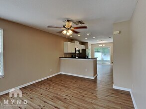 3217 Spooner Dr in Plant City, FL - Building Photo - Building Photo
