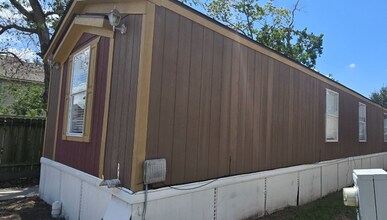 1120 N Vista Dr in Houston, TX - Building Photo - Building Photo