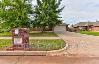 720 E Elder Ln in Mustang, OK - Building Photo