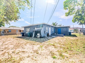 112 W 34th St in West Palm Beach, FL - Foto de edificio - Building Photo