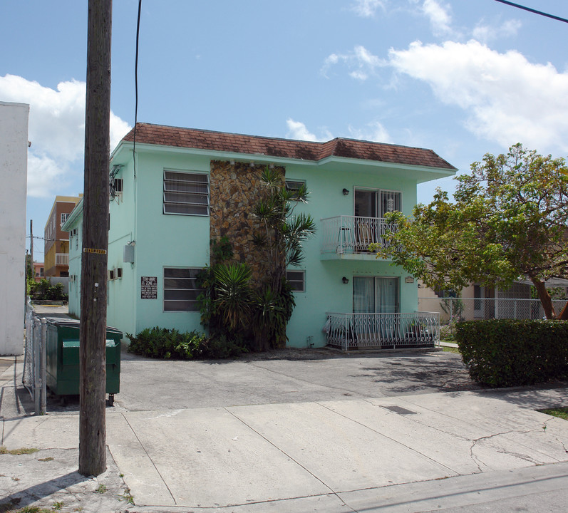 1420 SW 2nd St in Miami, FL - Building Photo