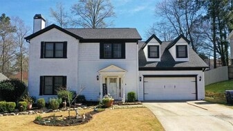 310 Crescentview Ct in Lawrenceville, GA - Building Photo