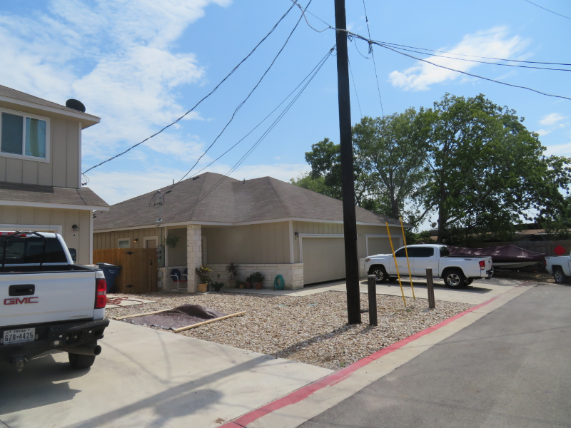 350 TX-332 Loop in Liberty Hill, TX - Building Photo