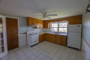 1 Town House Ln, Unit 2 in Acton, MA - Building Photo