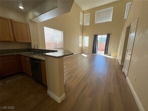 10933 Esta Ponia Ct in Las Vegas, NV - Building Photo - Building Photo