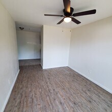 4205 Metropolitan Ave in Dallas, TX - Building Photo - Building Photo