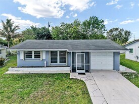 5102 NW 53rd St in Tamarac, FL - Building Photo