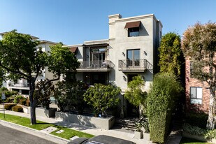 1304 Roxbury Dr in Los Angeles, CA - Building Photo