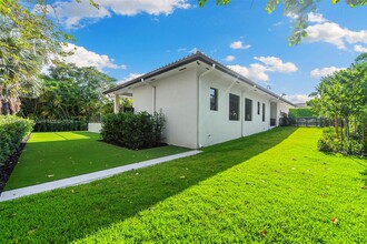 300 Ocean Blvd in Golden Beach, FL - Building Photo - Building Photo