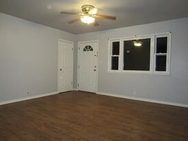 1813 W 21st St in Joplin, MO - Building Photo