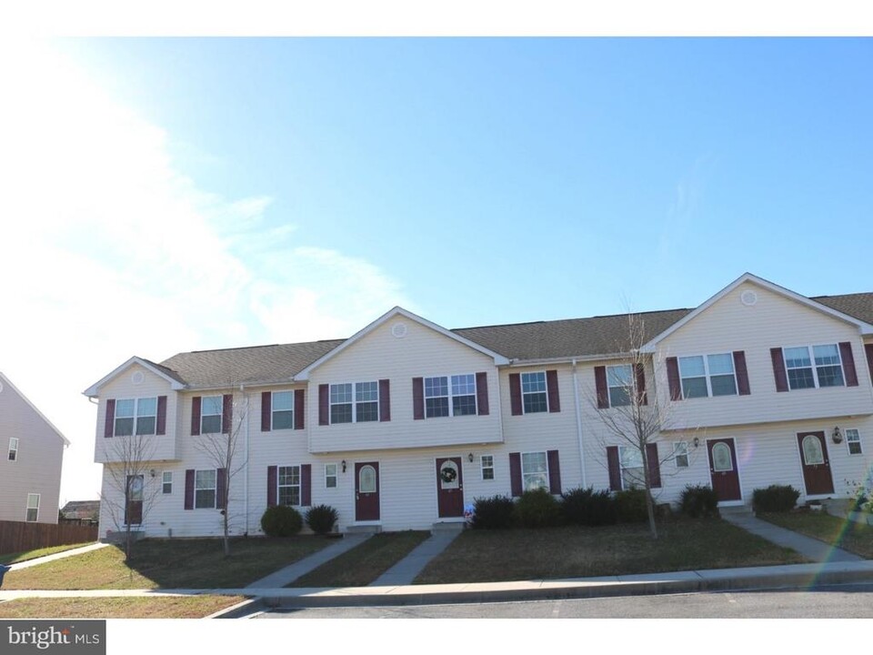 61 Medal Way in Magnolia, DE - Building Photo