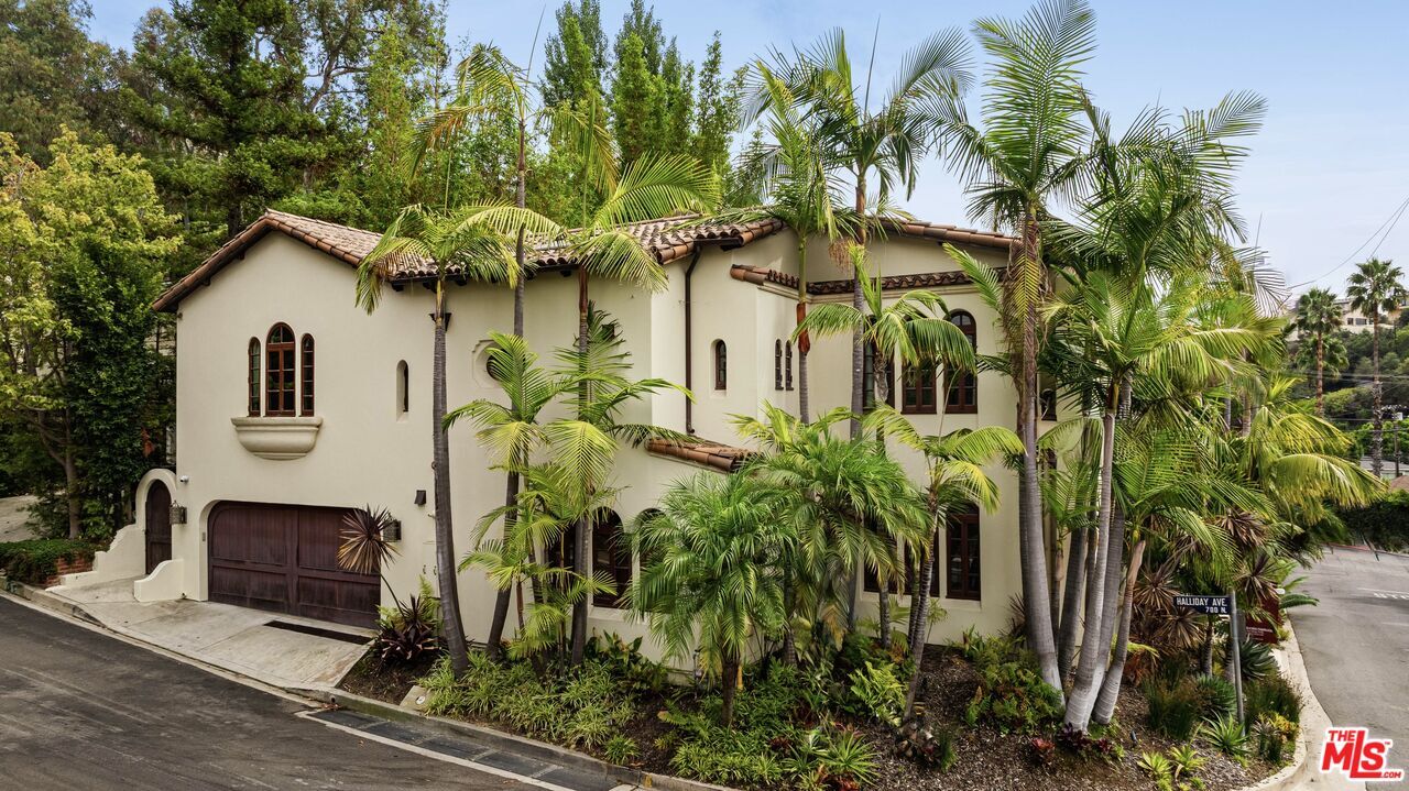 746 Norway Ln in Los Angeles, CA - Building Photo