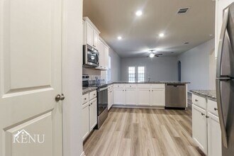 25418 Cypress Bend Dr in Cleveland, TX - Building Photo - Building Photo