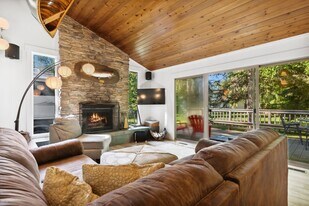 1644 E Lakeshore Dr in Whitefish, MT - Building Photo