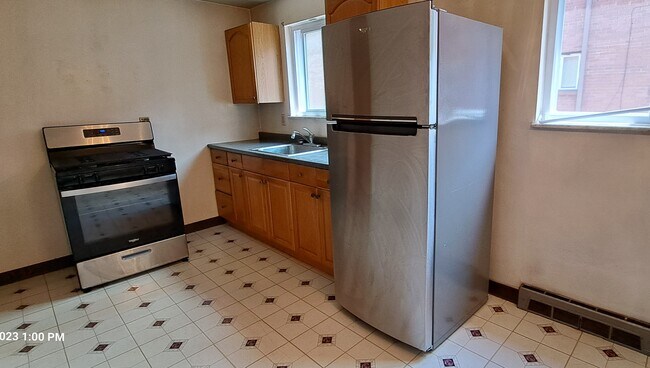 416 Brierly Ln in West Mifflin, PA - Building Photo - Building Photo