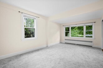 715 Old Post Rd in Mamaroneck, NY - Building Photo - Building Photo
