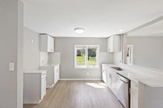 611 E Sumner St in Hartford, WI - Building Photo - Building Photo