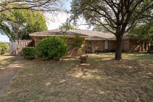 4810 Berridge Ln in Dallas, TX - Building Photo