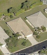 7532 Cameron Cir in Ft. Myers, FL - Building Photo - Building Photo