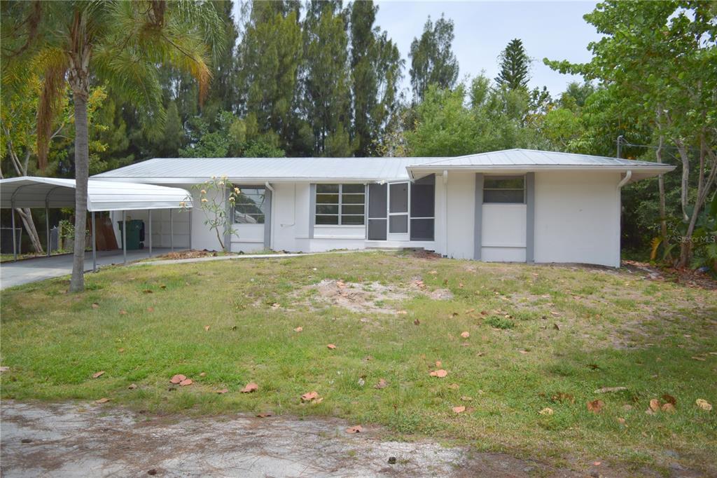 1639 Manor Rd in Englewood, FL - Building Photo