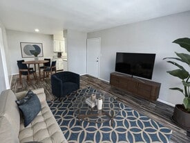 The Valencia in Phoenix, AZ - Building Photo