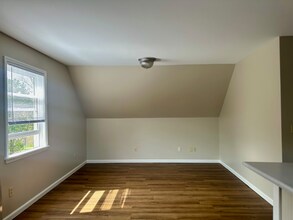 2 Brickyard Rd in Essex Junction, VT - Foto de edificio - Building Photo