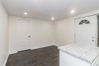 7 Pipestone Pl in Toronto, ON - Building Photo - Building Photo