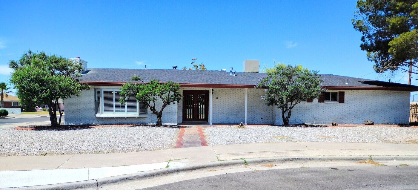 139 Clairemont Rd in El Paso, TX - Building Photo
