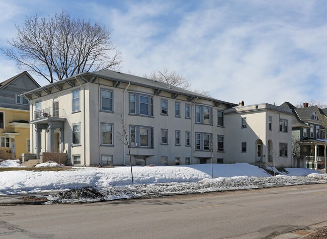 2400 Aldrich Ave S in Minneapolis, MN - Building Photo - Building Photo