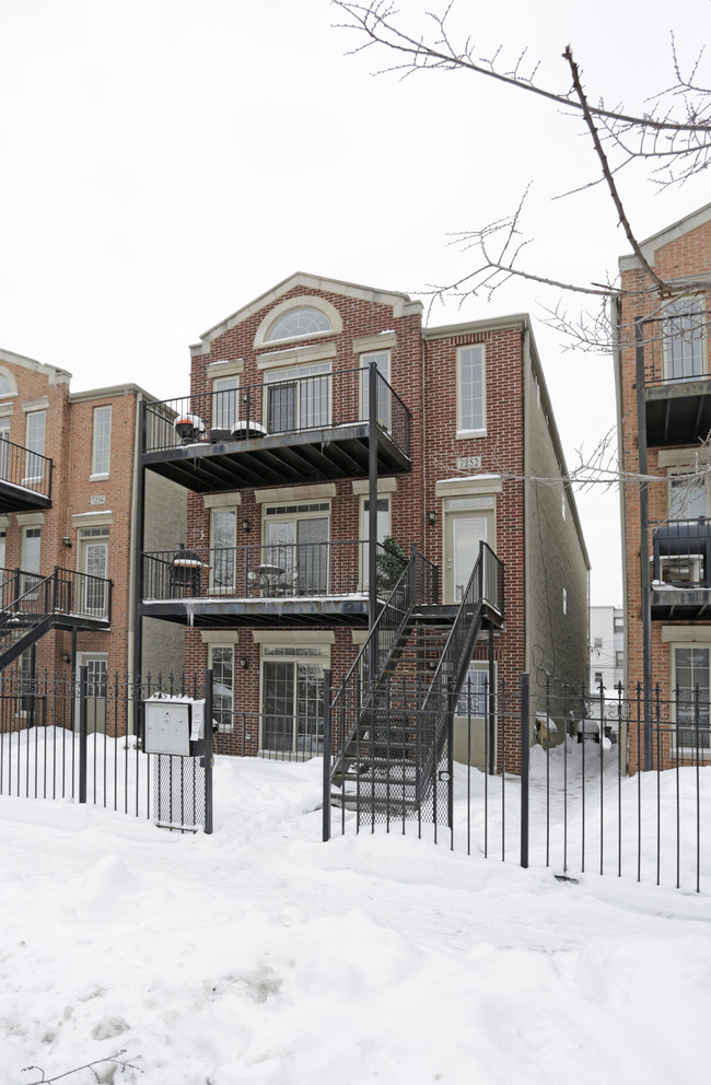 7252 S Bennett Ave in Chicago, IL - Foto de edificio - Building Photo