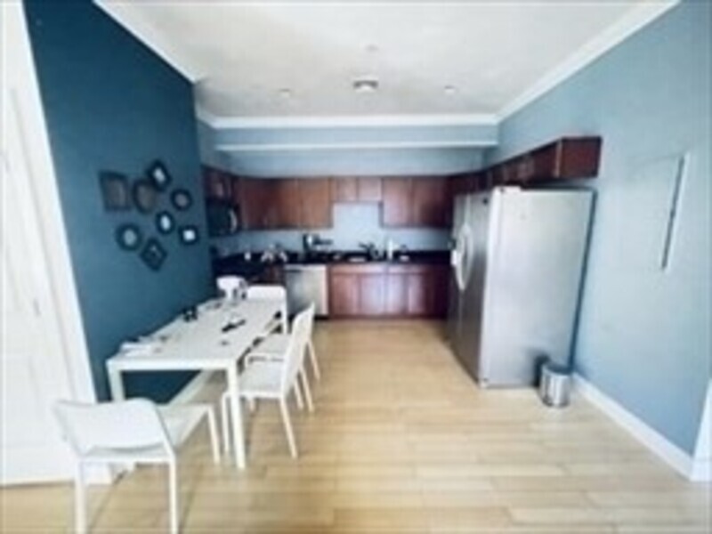 9 Gardner St, Unit 5 in Boston, MA - Building Photo