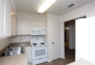 Brookhollow Apartments in Tyler, TX - Building Photo - Interior Photo