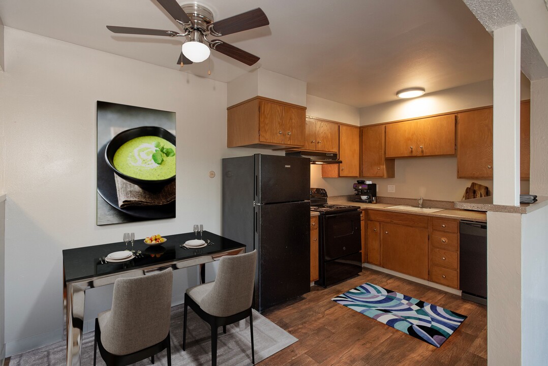 Arden Palms Apartments in Sacramento, CA - Foto de edificio