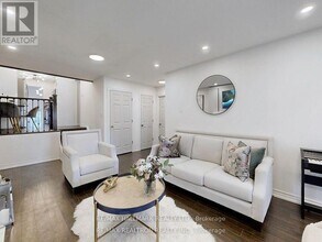 33 Angus Dr in Toronto, ON - Building Photo - Building Photo