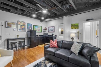 156 Camellia St in Biloxi, MS - Foto de edificio - Building Photo