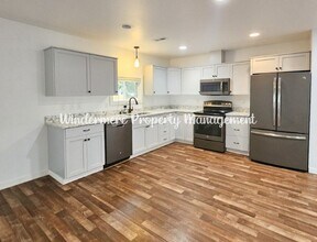 7642 Chico Way NW in Bremerton, WA - Building Photo - Building Photo