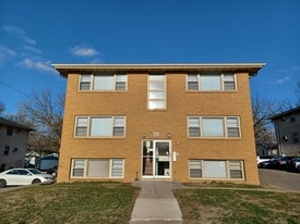 4433 University Ave NE, Unit 202