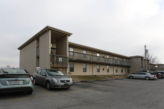 Belcrest Apartments in Springfield, MO - Building Photo - Building Photo