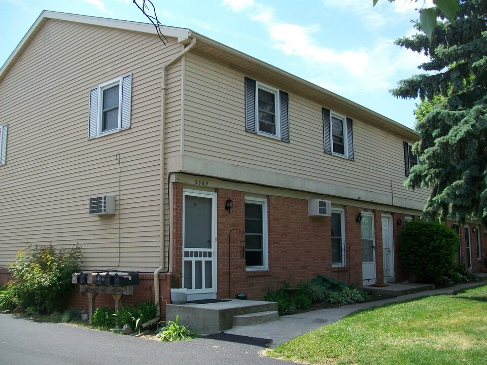 5369-5379 Cresthaven Ln in Toledo, OH - Foto de edificio