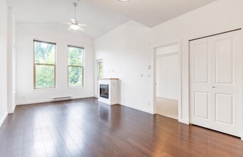 265 Ross Dr in New Westminster, BC - Building Photo - Building Photo