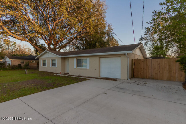 8584 Old Plank Rd in Jacksonville, FL - Building Photo - Building Photo