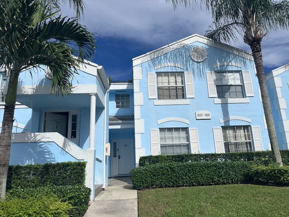 2043 SE 26th Ln in Homestead, FL - Building Photo
