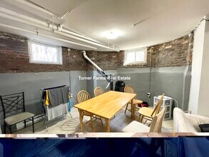 38 Cherry St, Unit 1 in Somerville, MA - Foto de edificio - Building Photo