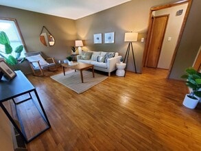 921 Darling Ave in Alexandria, MN - Foto de edificio - Building Photo