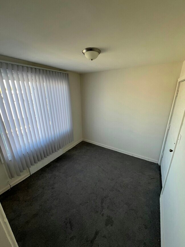 20934 Van Dyke Ave-Unit -Apartment 6 in Warren, MI - Building Photo - Building Photo