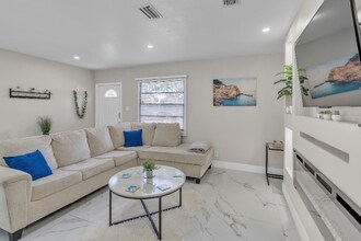 4501 Bray Rd in Tampa, FL - Building Photo - Building Photo